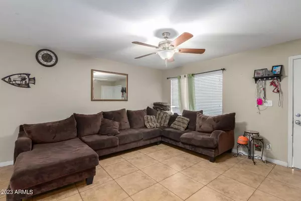 8038 E JACOB Avenue, Mesa, AZ 85209