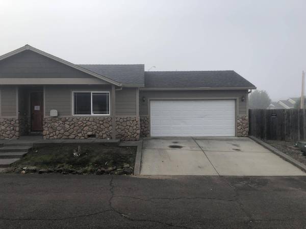 7571 28th St, White City, OR 97503