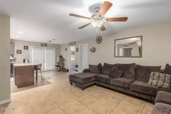 8038 E JACOB Avenue, Mesa, AZ 85209