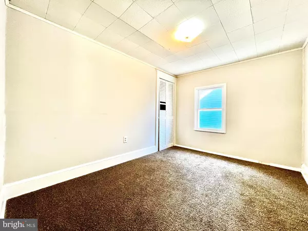 77 THOMPSON ST, Salem, NJ 08079