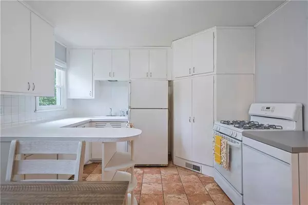 11210 W 70th ST, Shawnee, KS 66203