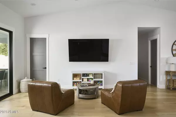 6114 E MONTEREY Way, Scottsdale, AZ 85251