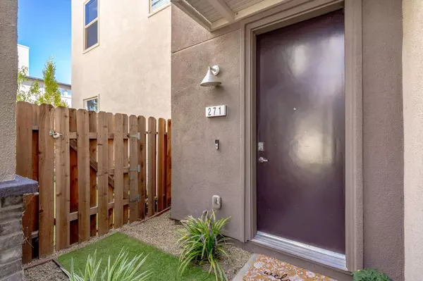 271 Log Pond LN, Sacramento, CA 95818