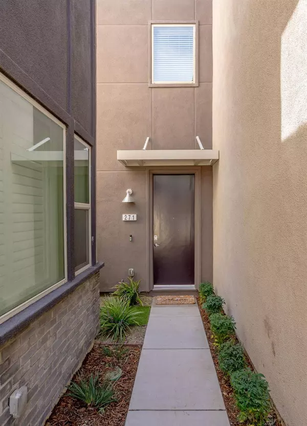 271 Log Pond LN, Sacramento, CA 95818