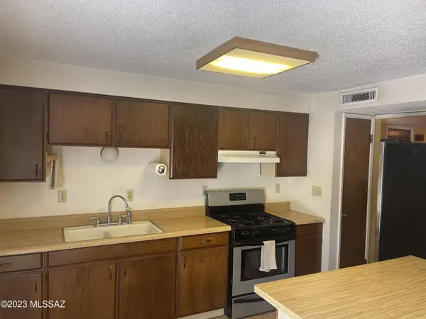 1122 E Greenlee Place, Tucson, AZ 85719