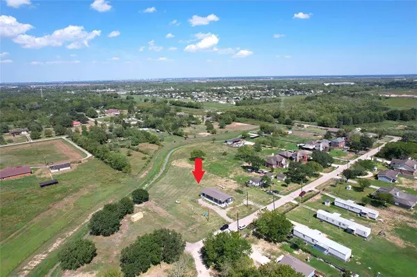 2705 County Road 549, Rosharon, TX 77583