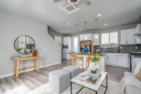 271 Log Pond LN, Sacramento, CA 95818