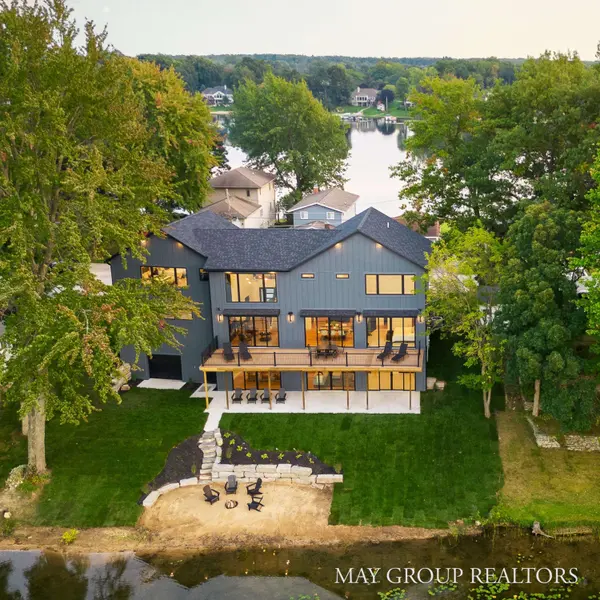 7199 Peninsula NE Drive, Rockford, MI 49341