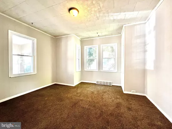 77 THOMPSON ST, Salem, NJ 08079