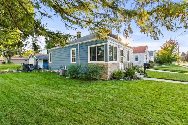 2943 E Whittaker Ave, Saint Francis, WI 53235