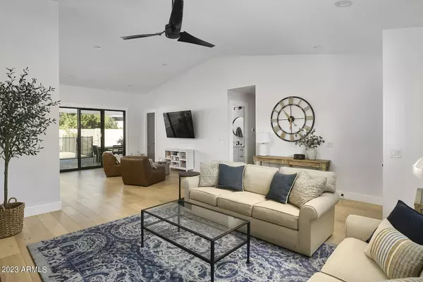 6114 E MONTEREY Way, Scottsdale, AZ 85251