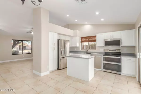 10842 W SANDS Drive, Sun City, AZ 85373