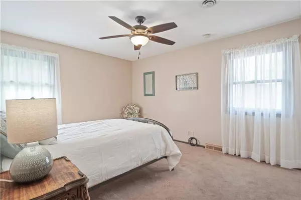 7756 W 194th ST, Stilwell, KS 66085