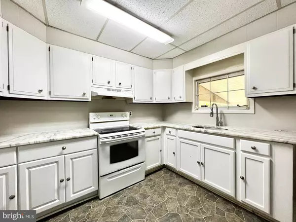 77 THOMPSON ST, Salem, NJ 08079