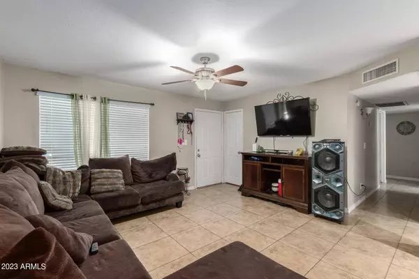 8038 E JACOB Avenue, Mesa, AZ 85209