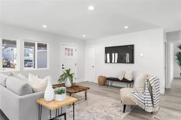 2671 Club Mesa PL, Costa Mesa, CA 92627