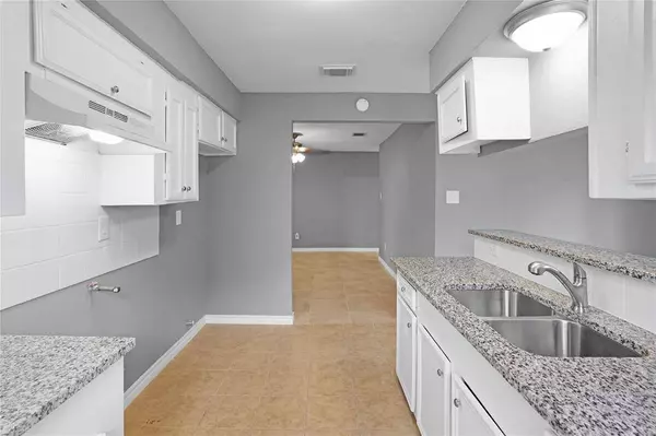 7018 Pinehook LN, Houston, TX 77016