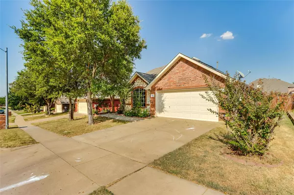 407 Renee Drive, Euless, TX 76040
