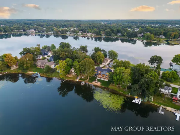 7199 Peninsula NE Drive, Rockford, MI 49341