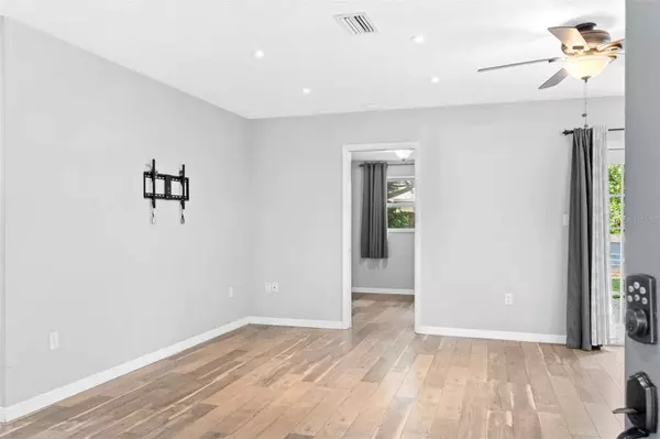 1312 S HILLCREST AVE, Clearwater, FL 33756