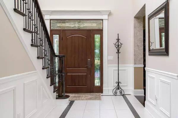 6909 Riverside Drive, Powell, OH 43065