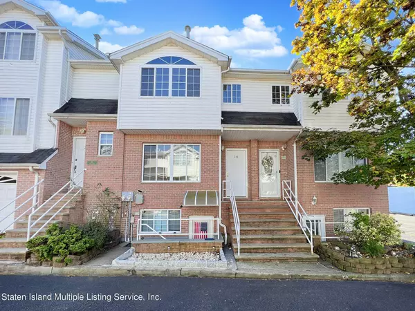 18 Iris Court, Staten Island, NY 10309