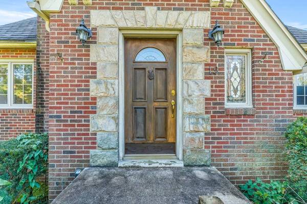 19 N Round St, New Castle, PA 16101