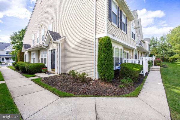 2605 SAXONY DR, Mount Laurel, NJ 08054