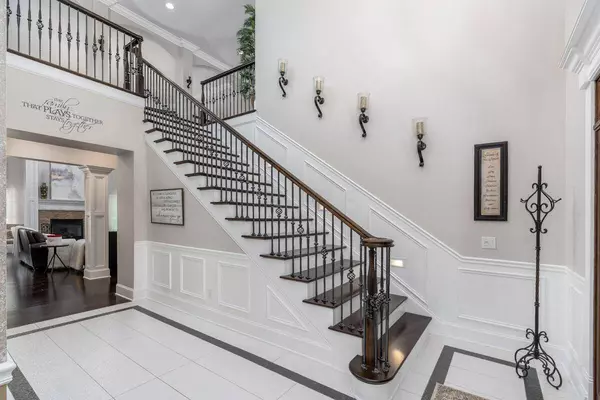 6909 Riverside Drive, Powell, OH 43065