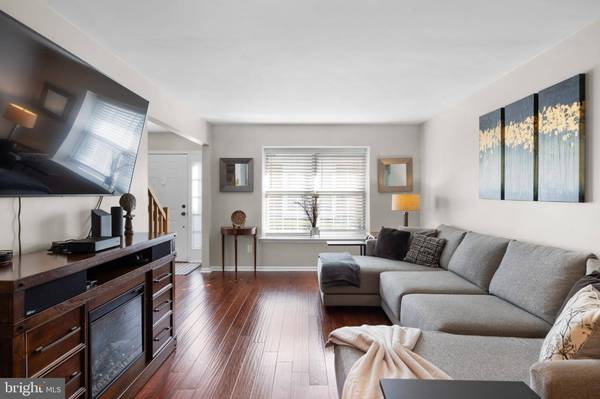 2605 SAXONY DR, Mount Laurel, NJ 08054