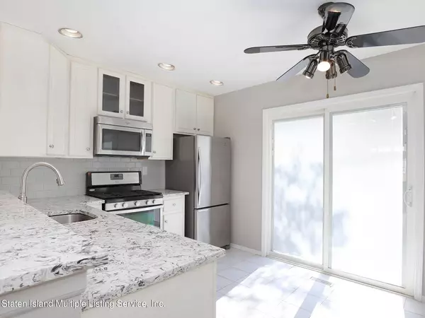 18 Iris Court, Staten Island, NY 10309