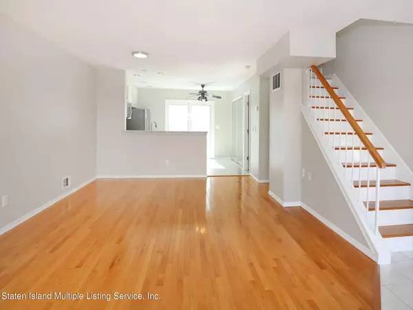 18 Iris Court, Staten Island, NY 10309