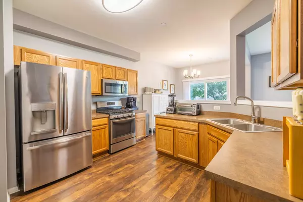 211 Black Hill DR, Streamwood, IL 60107