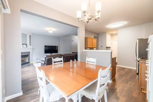 211 Black Hill DR, Streamwood, IL 60107