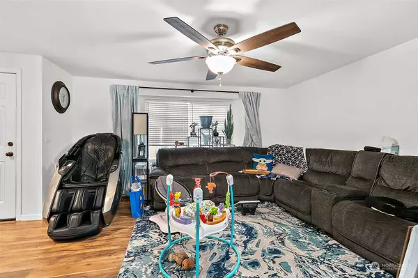 12205 220th Avenue Ct E, Lake Tapps, WA 98391