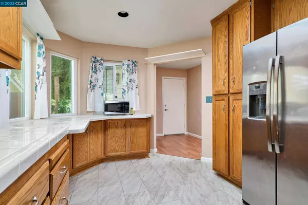 2845 Parkway Dr, Martinez, CA 94553