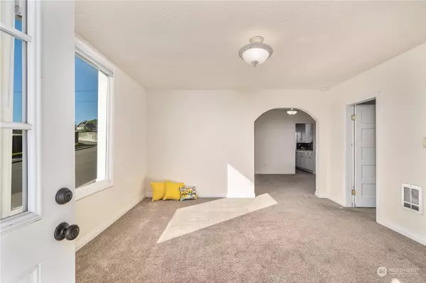 5302 N Bennett ST, Ruston, WA 98407