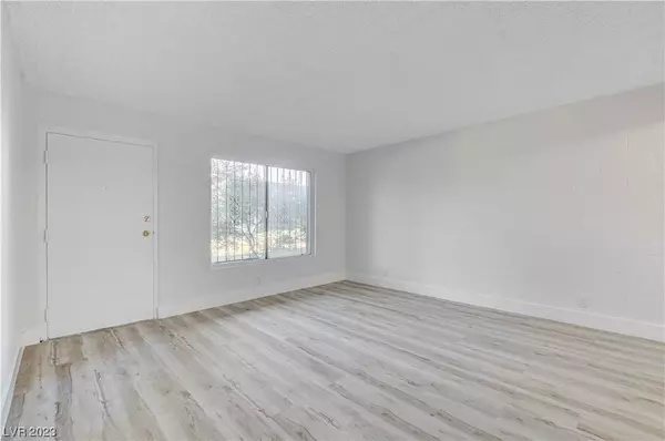 595 S Royal Crest Circle #5, Las Vegas, NV 89169