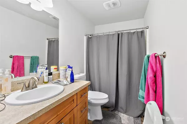 12205 220th Avenue Ct E, Lake Tapps, WA 98391