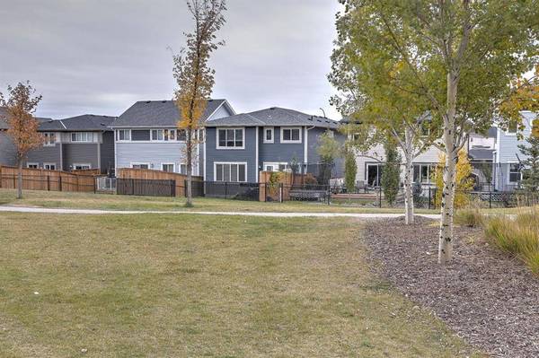 20 Hillcrest AVE SW, Airdrie, AB T4B4J9