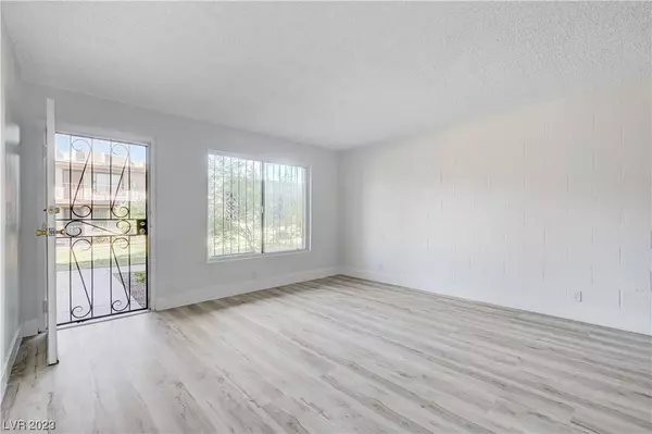 595 S Royal Crest Circle #5, Las Vegas, NV 89169