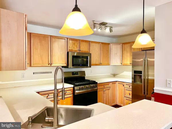 141 LIONHEART LN, West Deptford, NJ 08086