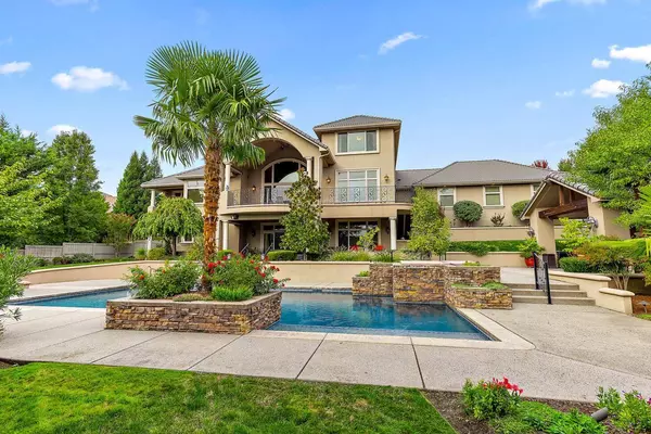 5647 Fallbrook Ln, Medford, OR 97504