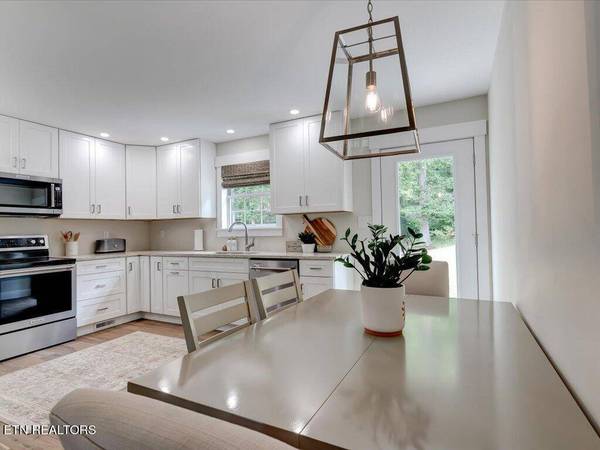 2523 Phillip LN, Russellville, TN 37860