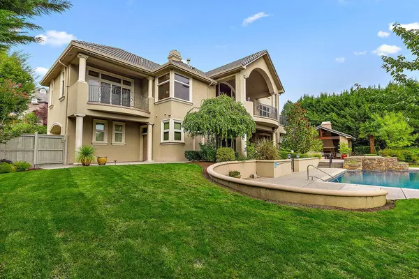 5647 Fallbrook Ln, Medford, OR 97504