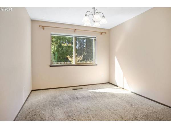 2666 SE MEADOW LARK DR, Hillsboro, OR 97123