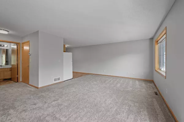 1579 County Road D E #K, Maplewood, MN 55109