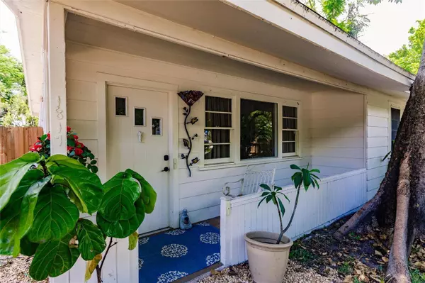 1817 EDGEWATER DR, Sarasota, FL 34234