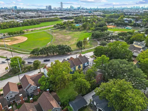 2408 White Oak DR, Houston, TX 77009