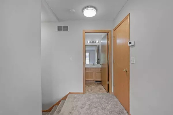 1579 County Road D E #K, Maplewood, MN 55109